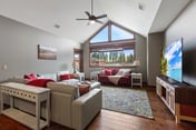 Huge Riverstone Condo With Free Parking