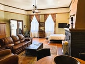 Lake Access Apartment Near One Shot Charlie's