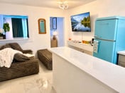 The Cozy Koi Walk to the CDA Resort With Private  Porch