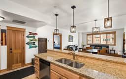 City View Condo in Riverstone with Free Parking - Image 5