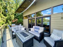 Cabin With Hot Tub And Private Dock in Bottle Bay - Image 5