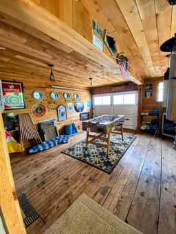 Cabin With Hot Tub And Private Dock in Bottle Bay - Image 4