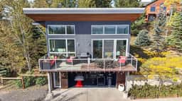The Skyhouse Monthly Furnished Rental- Luxury Loft With Private Gym & Disc golf Course - Image 3