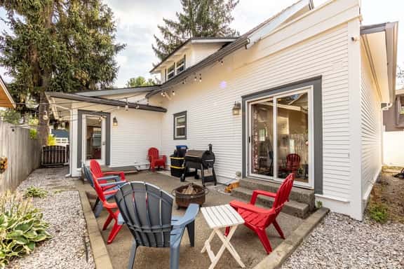 Downtown CDA House with Fire Pit and BBQ - Image 1