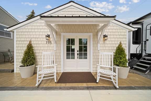 Charming Downtown Cottage w/ Modern Amenities - Image 1