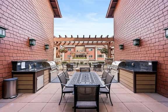 City View Condo in Riverstone with Free Parking - Image 1