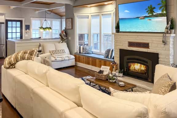 Luxury Historic Cottage w/ Chef's Kitchen Downtown - Image 1