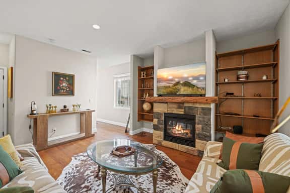 Cozy Woodland Retreat with Private Deck, Fire Pit & Fenced Yard - Image 1
