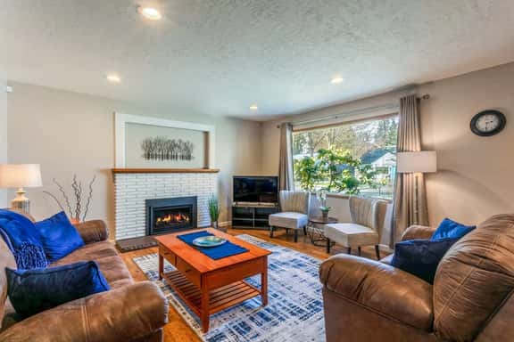 Cozy 4BR CDA Home with Fireplace, Fenced Yard & Fast WiFi - Image 1