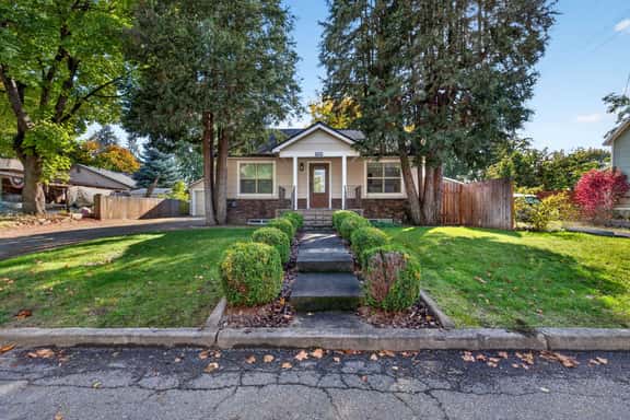 CDA Extended Stay 5BR Game Room Fenced Yard - Image 1