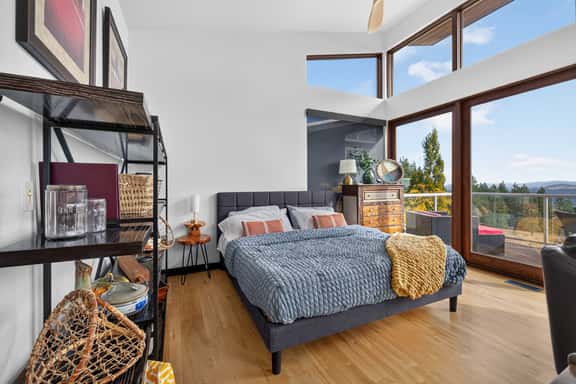 The Skyhouse Monthly Furnished Rental- Luxury Loft With Private Gym & Disc golf Course - Image 1