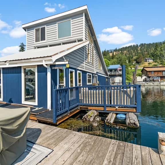 Lakefront Float Home with Huge Deck & Water Toys - Image 1