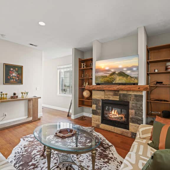 Cozy Woodland Retreat with Private Deck, Fire Pit & Fenced Yard - Image 1