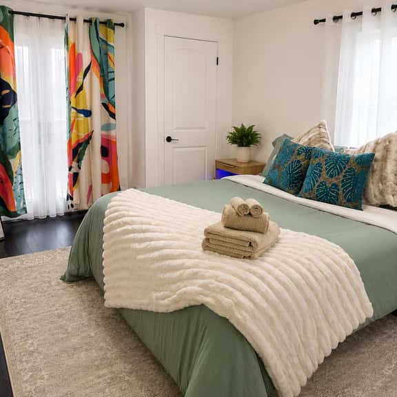The Creative Escape With Community Canvas Loft - Image 1