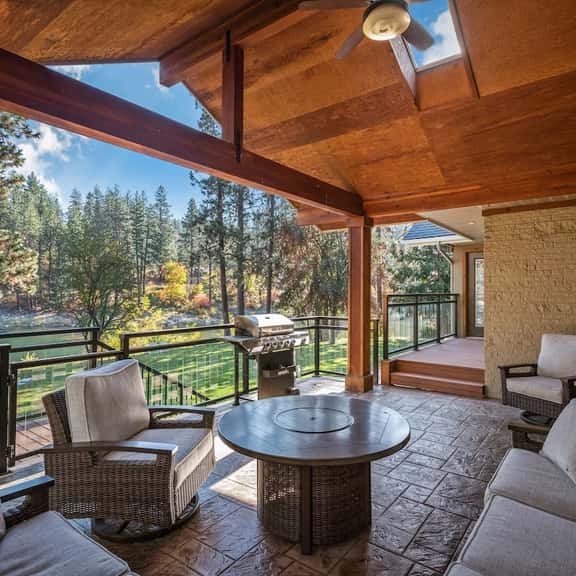 Luxury Riverfront Escape with Kayaks & Views - Image 1