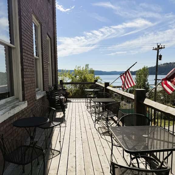 Historic Lakeview Apartment Above Iconic One - Image 1