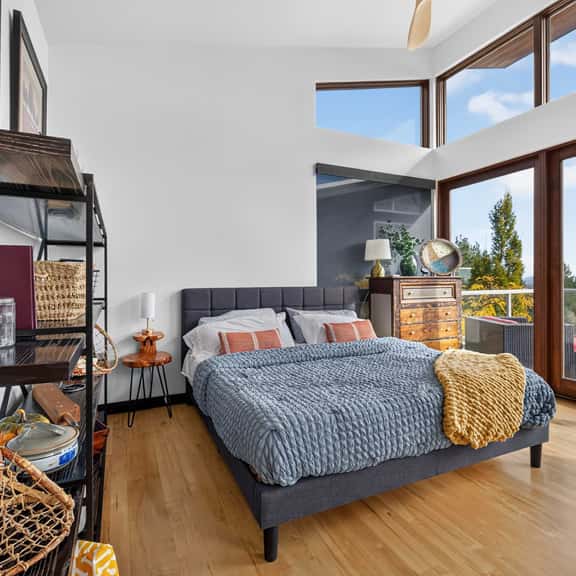 The Skyhouse Monthly Furnished Rental- Luxury Loft With Private Gym & Disc golf Course - Image 1