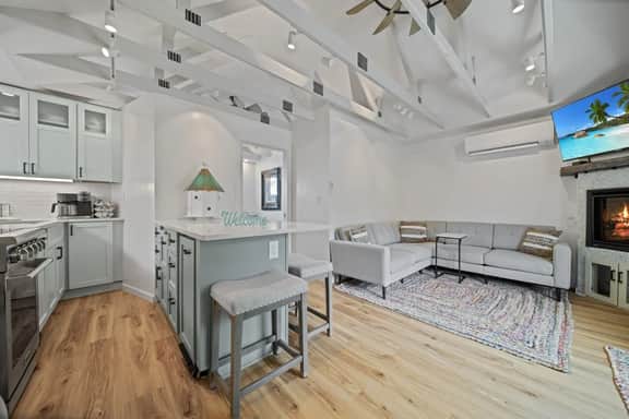 Charming Downtown Cottage w/ Modern Amenities - Image 5