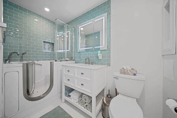 Charming Downtown Cottage w/ Modern Amenities - Image 2