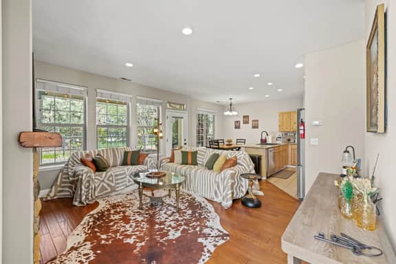 Cozy Woodland Retreat with Private Deck, Fire Pit & Fenced Yard - Image 4