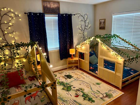Cozy Woodland Retreat with Private Deck, Fire Pit & Fenced Yard - Image 3