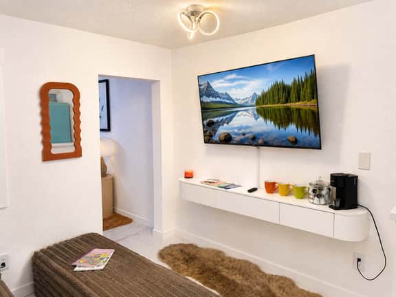 The Cozy Koi Walk to the CDA Resort With Private Porch - Image 4