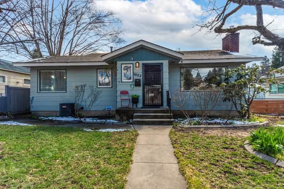 Cozy 4BR CDA Home with Fireplace, Fenced Yard & Fast WiFi - Image 5