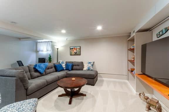 Cozy 4BR CDA Home with Fireplace, Fenced Yard & Fast WiFi - Image 5