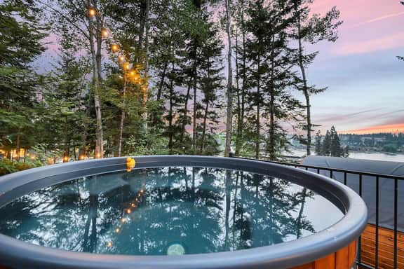 Sasquatch Lodge: Private Pool, Spa & Stargazing Dome - Image 2