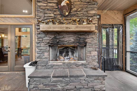 Eagles Nest | Cozy Dome, Hot Tub & Woodland Retreat - Image 4