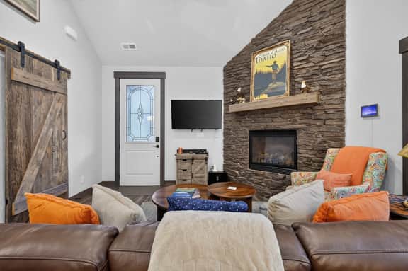 Eagles Nest | Cozy Dome, Hot Tub & Woodland Retreat - Image 3
