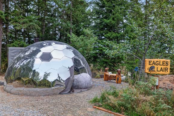 Eagles Nest Cozy Dome, Hot Tub & Woodland Retreat - Image 2