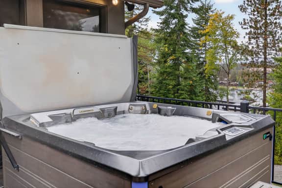 Eagles Nest Cozy Dome, Hot Tub & Woodland Retreat - Image 3
