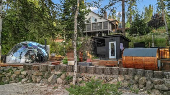 Sasquatch Lodge: Private Pool, Spa & Stargazing Dome - Image 5