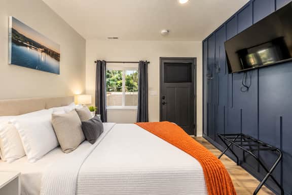 Affordable Studio #10-Lake CDA & Kootenai Hospital - Image 2