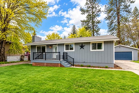 4BR House with Free Parking near Lake CDA - Image 5