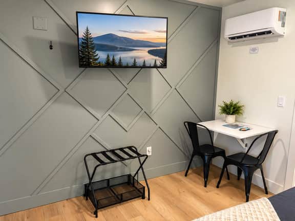 The Flats Suite 11 Downtown Studio Next To Food Truck Plaza - Image 2