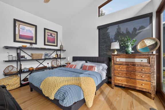 The Skyhouse- Luxury Loft With Private Gym & Disc golf Course - Image 5