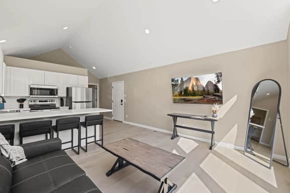 Furnished Monthly 1BR in CDA- Canfield Casita | Garage & Laundry - Image 2