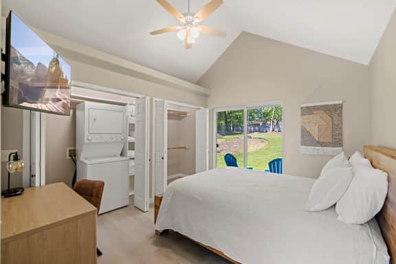 Furnished Monthly 1BR in CDA- Canfield Casita | Garage & Laundry - Image 5